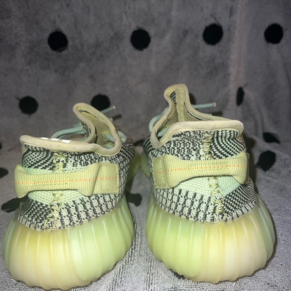 Adidas Yeezy Boost 350 V2 - Picture 7 of 9